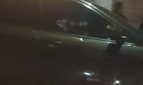 O veículos ficou com várias perfurações