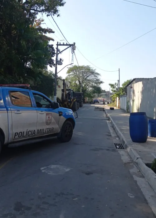 As obstruções estavam espalhadas por três ruas Itamaraty Itapore e Itatuba