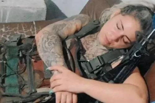 Diaba Loira exibia fuzis e pistolas nas redes sociais