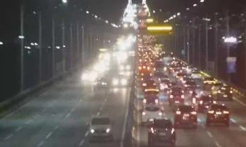 A situação do trânsito estaria relacionada ao alto fluxo de veículos