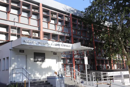 A unidade recebeu 30 leitos reestruturados, novo mobiliário, entre outras intervenções.