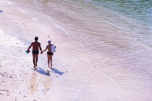 O boletim do Inea recomenda o banho em 26 praias somando as duas cidades