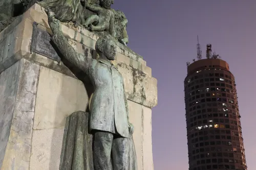 Estátua de Silva Jardim na Praça da República