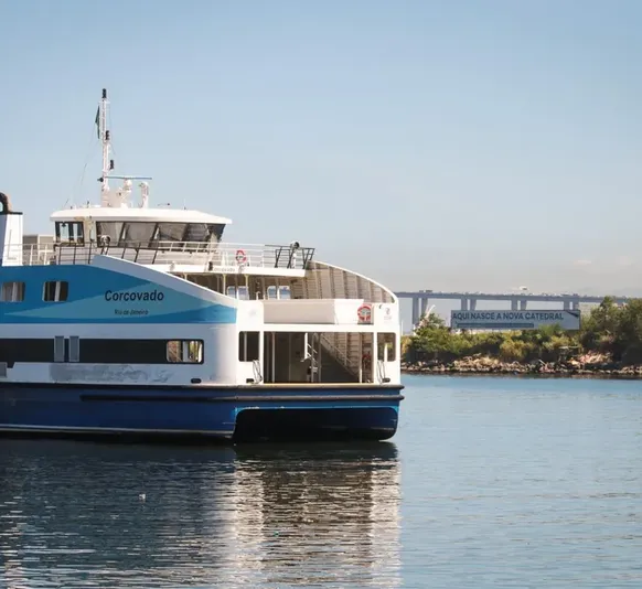 Barca faz parada de emergência para resgate de passageiro