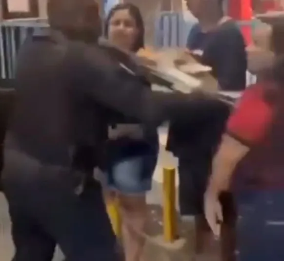 Idosa é agredida com coronhada de fuzil por PM na Baixada; vídeo