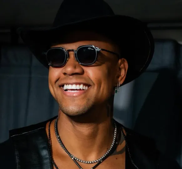 Influenciadora revela ter descartado Léo Santana e Vini Jr.