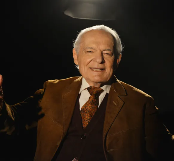 Othon Bastos celebra sucesso do espetáculo que chega a Niterói