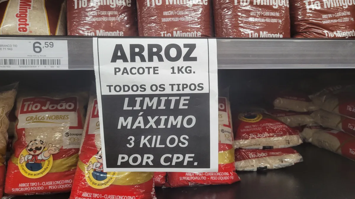 Agora é o feijão! Mercados de Niterói limitam venda aos clientes