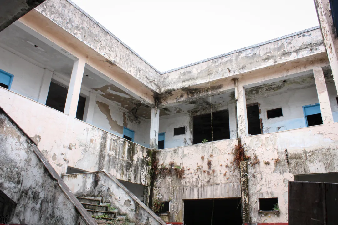 Colégio São Gonçalo: cenário de abandono e destruição