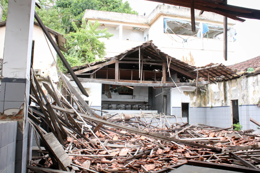 Colégio São Gonçalo: cenário de abandono e destruição