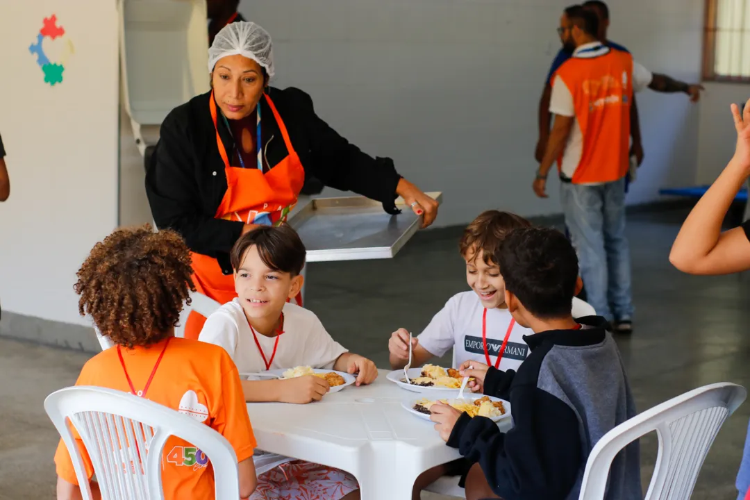 Colônia de férias traz diversão para crianças e jovens em Niterói