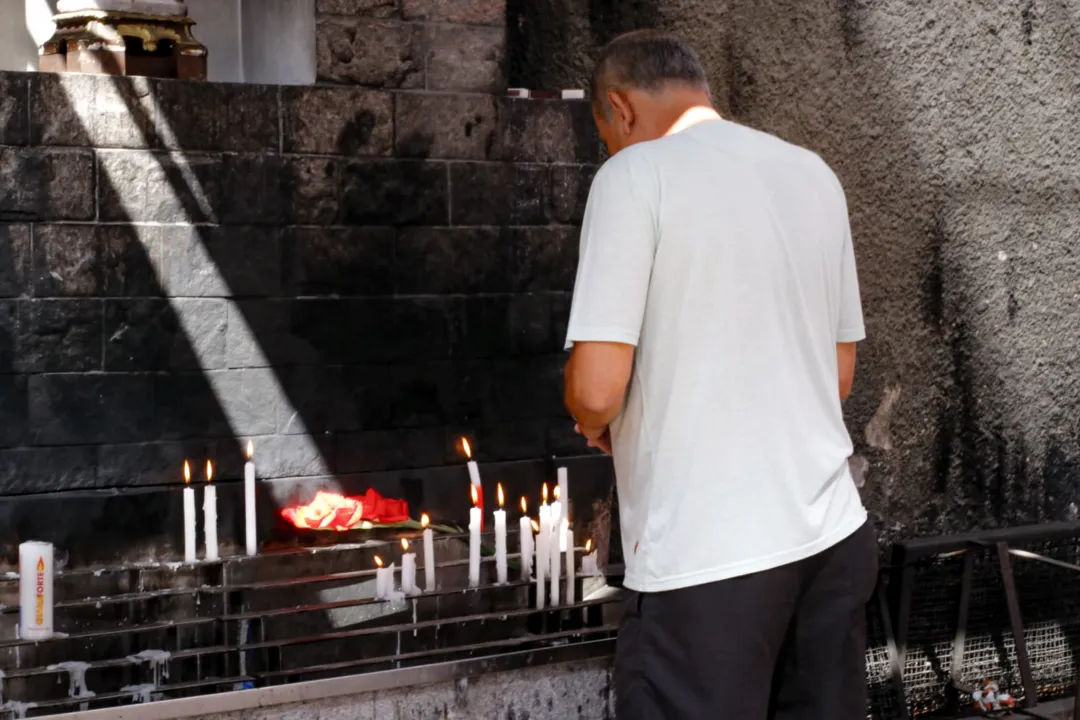 Devoção e luta: fiéis pedem proteção a São Jorge em Niterói