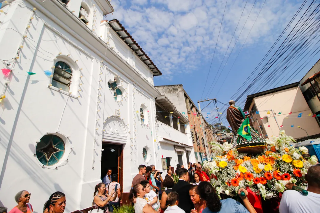 Festa de São Pedro atrai multidão de devotos em Jurujuba