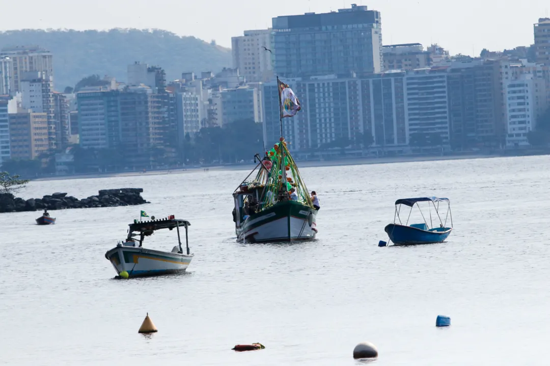 Festa de São Pedro atrai multidão de devotos em Jurujuba