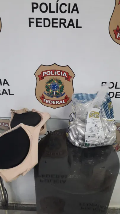 Mulher é presa com 2 kg de cocaína no Aeroporto do Galeão