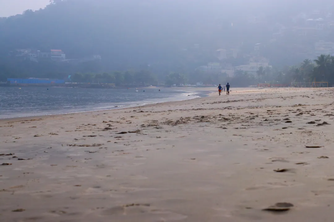 Niterói amanhece sob forte neblina; veja previsão do tempo