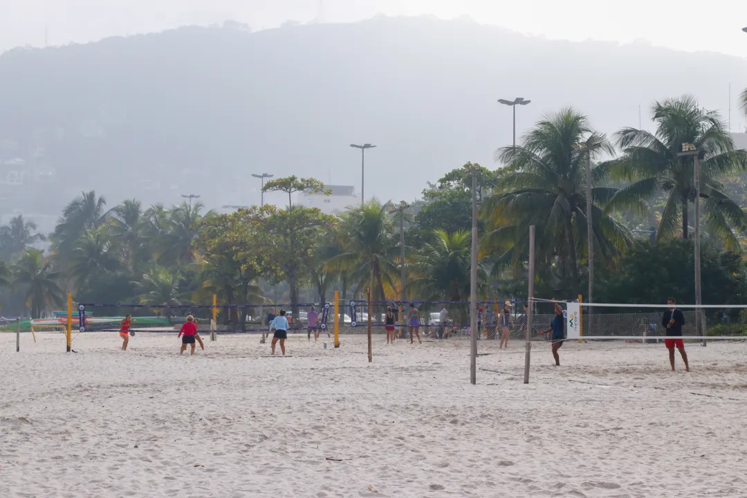 Niterói amanhece sob forte neblina; veja previsão do tempo