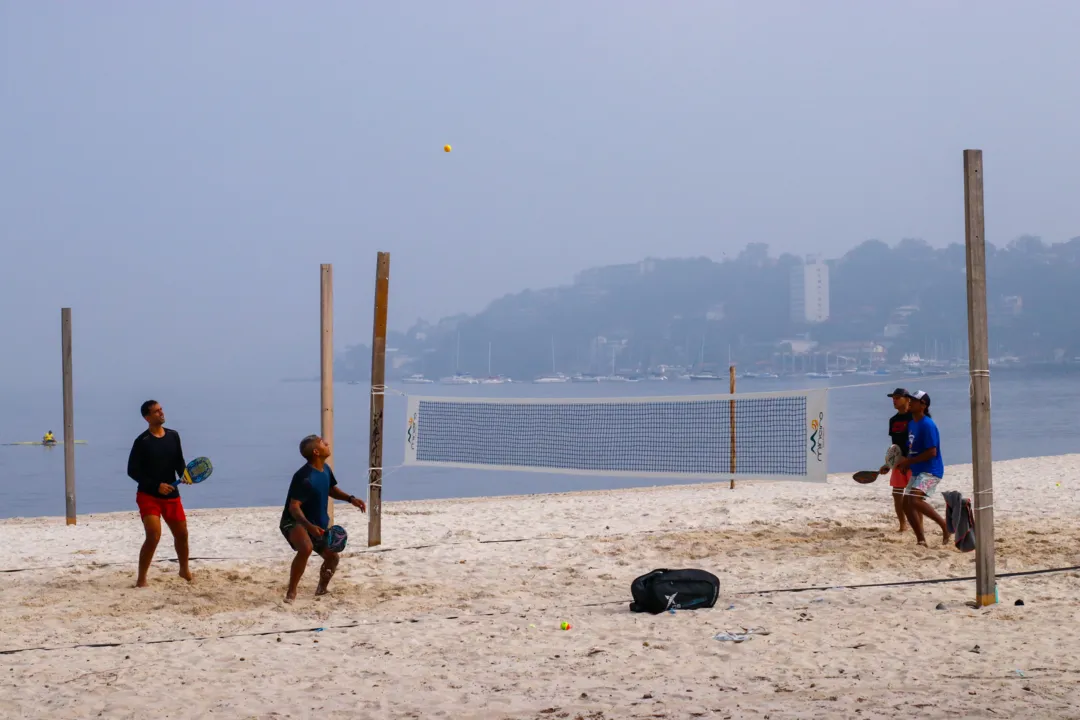 Niterói amanhece sob forte neblina; veja previsão do tempo