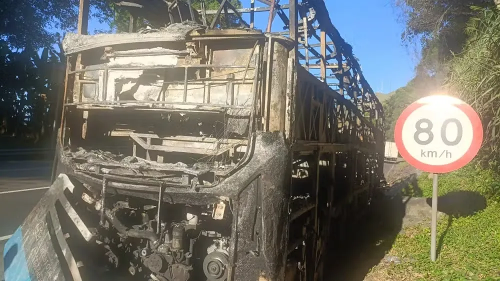 Lei proíbe fumo de cigarro dentro de ônibus