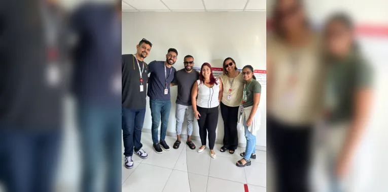 Alexandre Pires atrai atenção de fãs no Aeroporto de Maricá; fotos