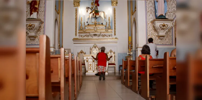Devoção e luta: fiéis pedem proteção a São Jorge em Niterói