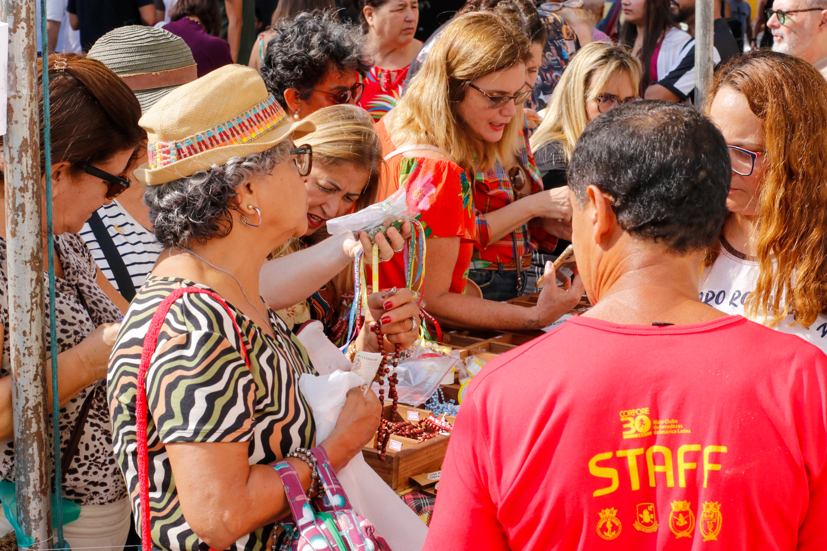 Festa de São Pedro atrai multidão de devotos em Jurujuba