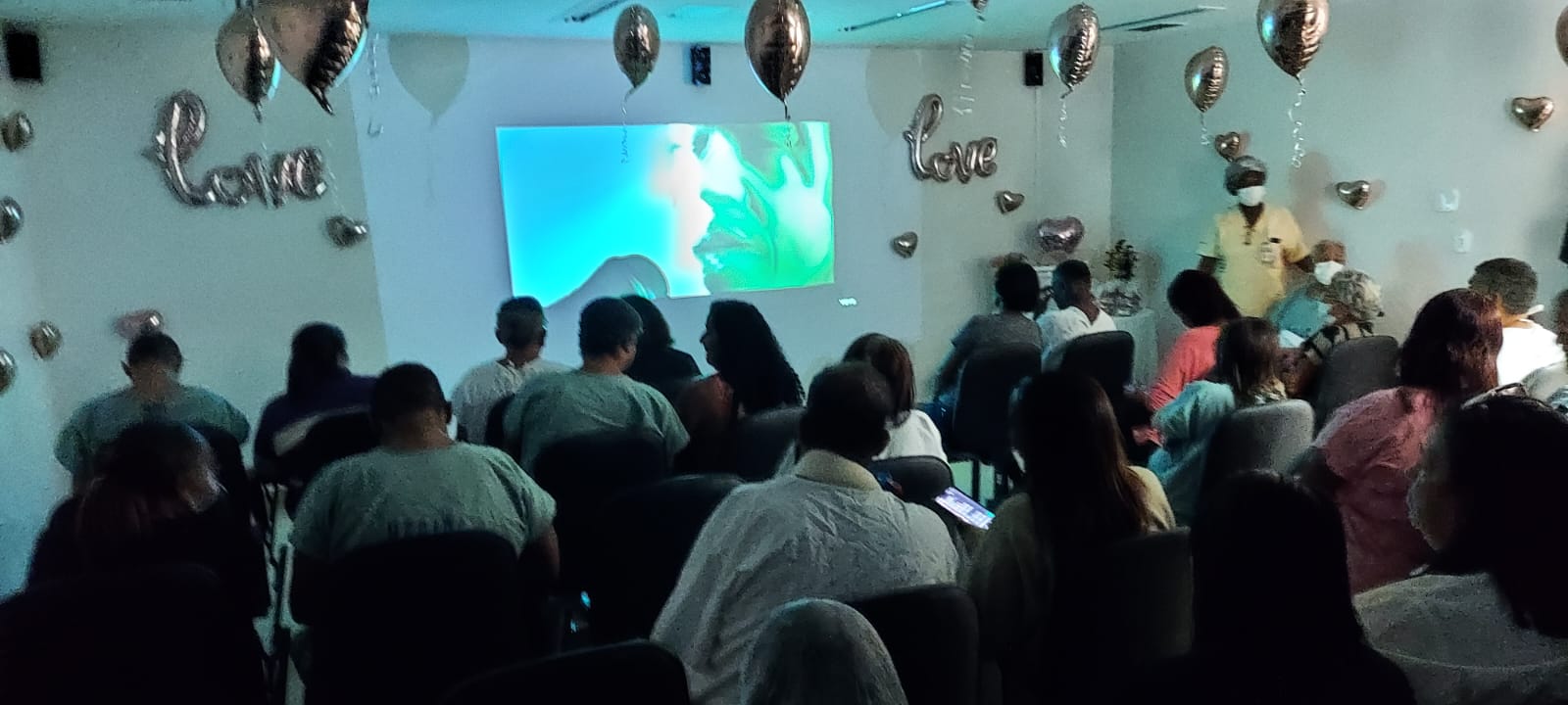 Internados vibram com sessão de cinema em hospital de Itaboraí