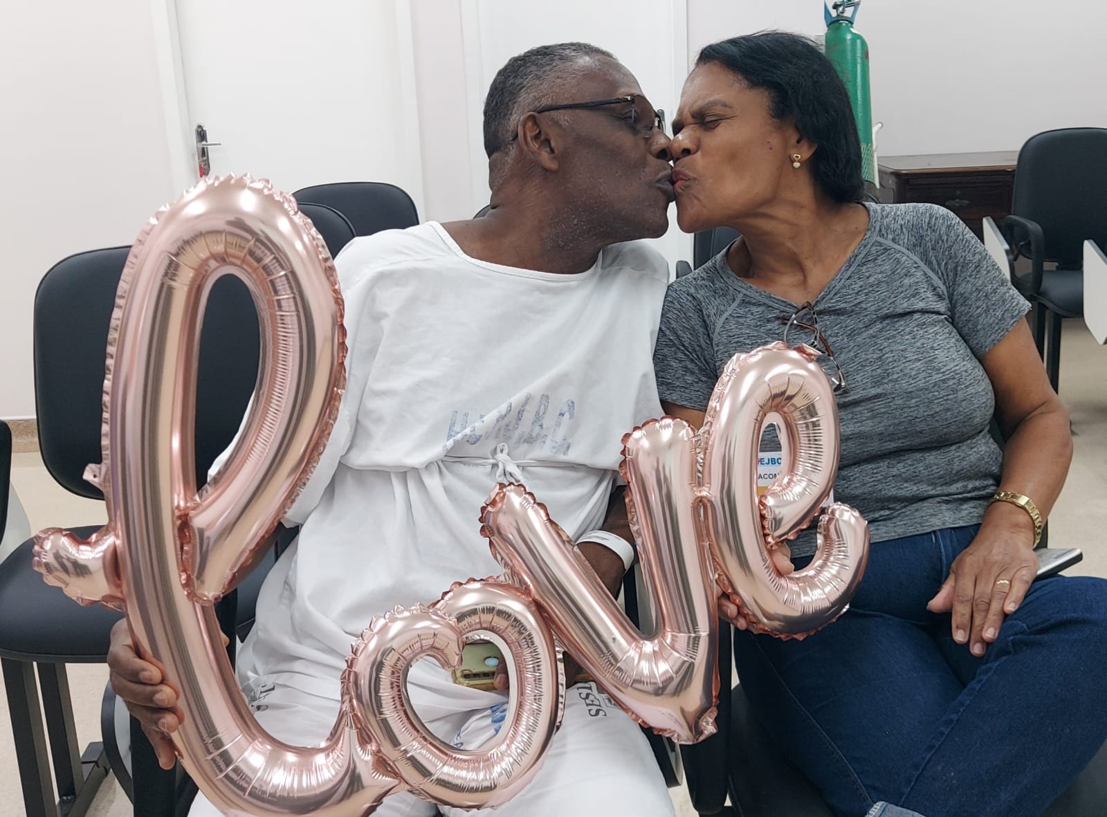 Internados vibram com sessão de cinema em hospital de Itaboraí