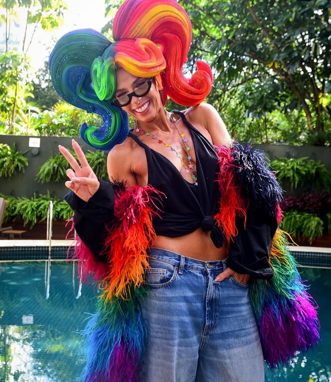 Adriane Galisteu também se jogou na festa