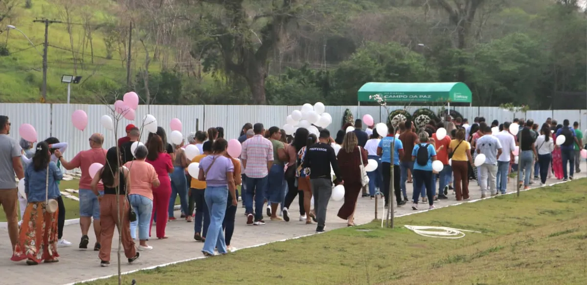 Despedida reuniu mais de 100 pessoas, entre parentes e amigos da família