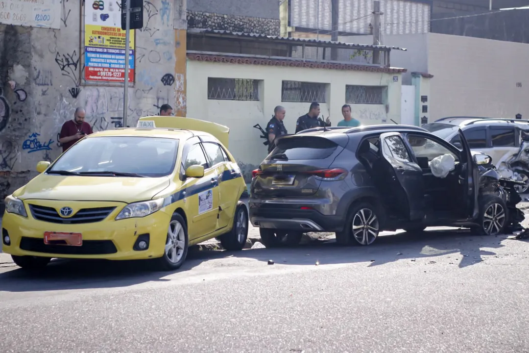 Bandidos batem de frente com polícia e causam terror no Rio