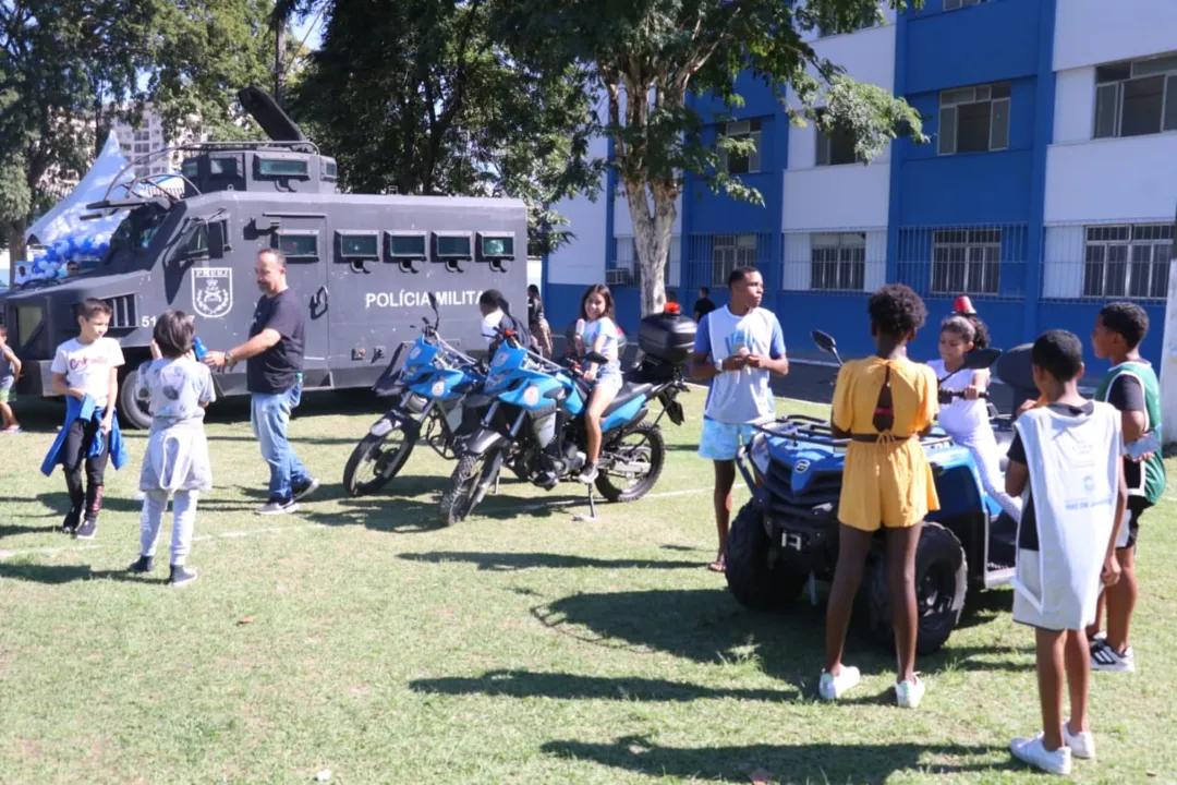 Crianças conhecem espaço do 12° BPM