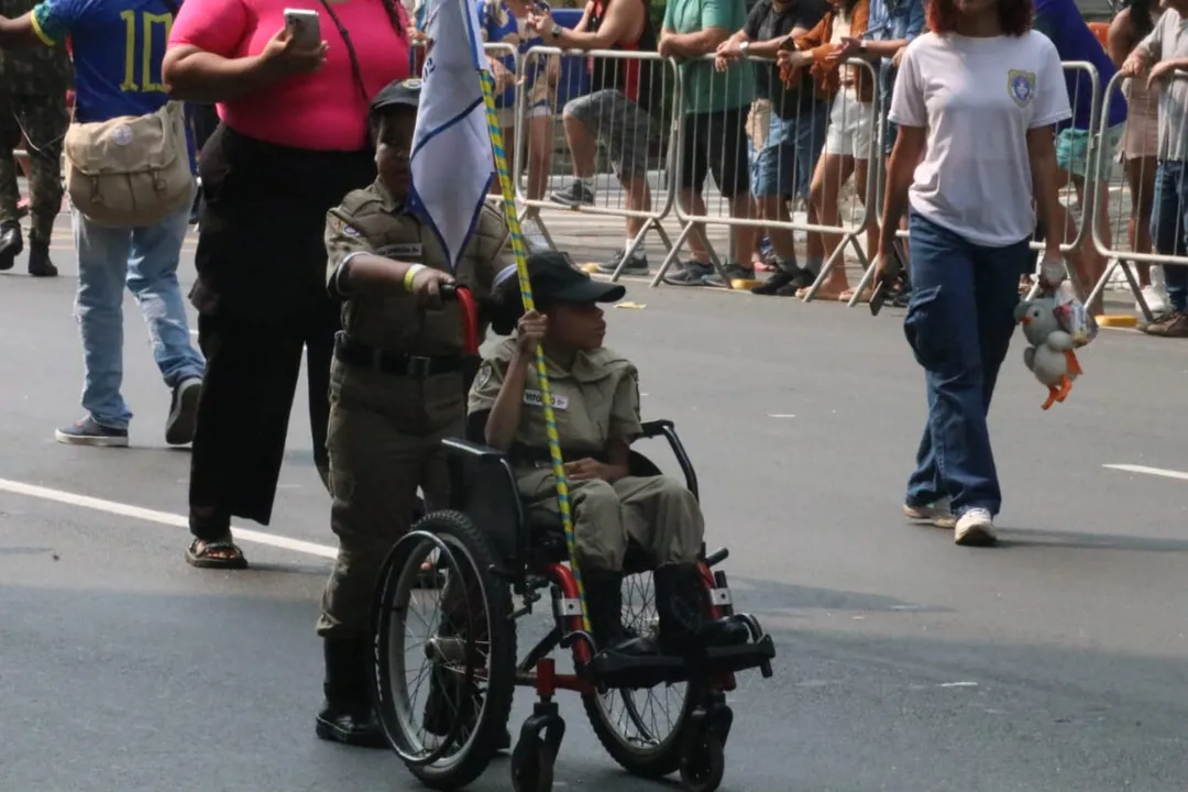 Desfile celebra Independência com tradição e orgulho em Niterói