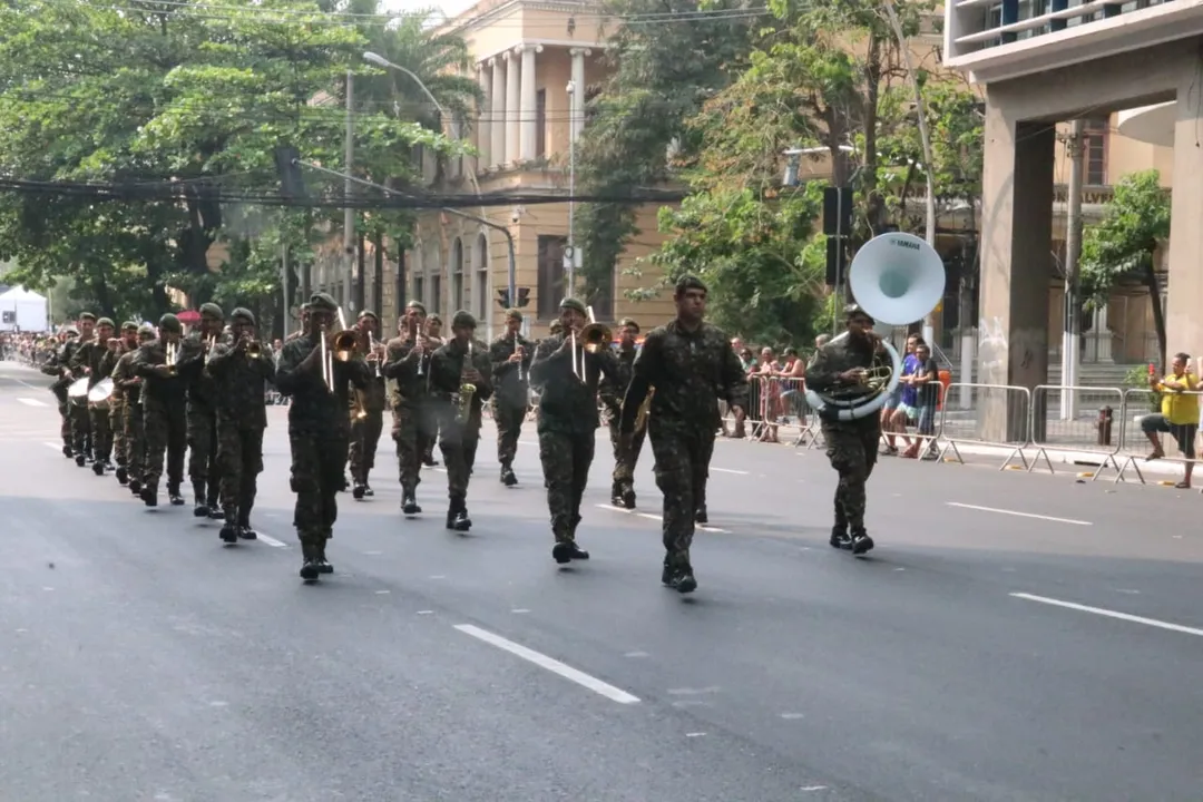 Desfile celebra Independência com tradição e orgulho em Niterói