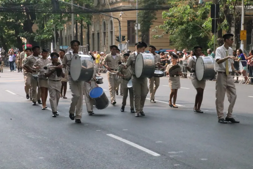 Desfile celebra Independência com tradição e orgulho em Niterói