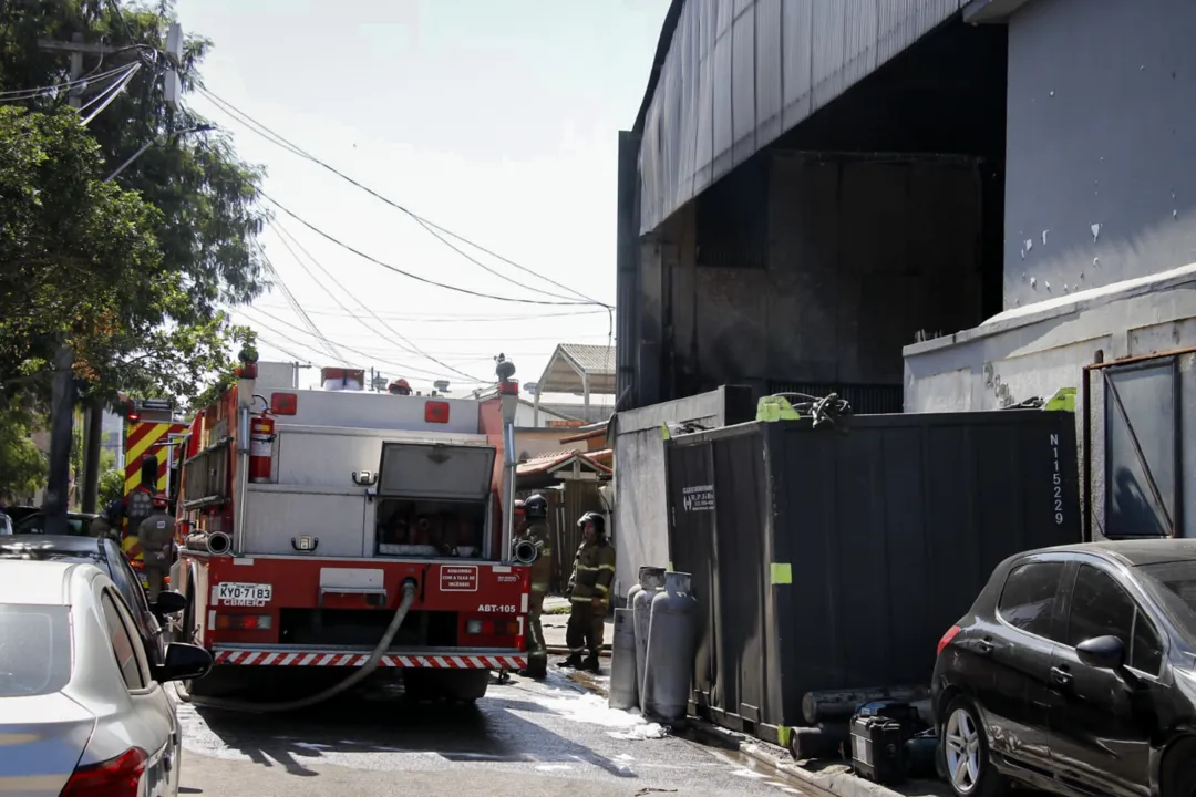 Fábrica pega fogo durante horário de trabalho em São Gonçalo