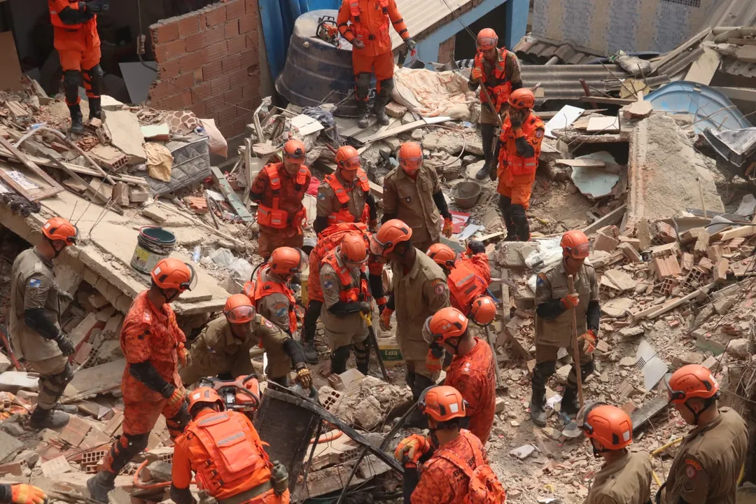 Major do Corpo de Bombeiros revela causa de colapso em casa no Rio