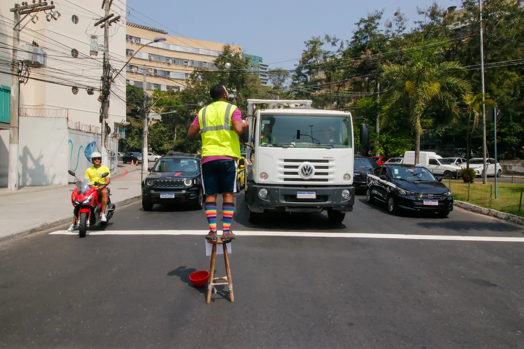 Palhaço Alegria: o artista que encanta no Centro de Niterói