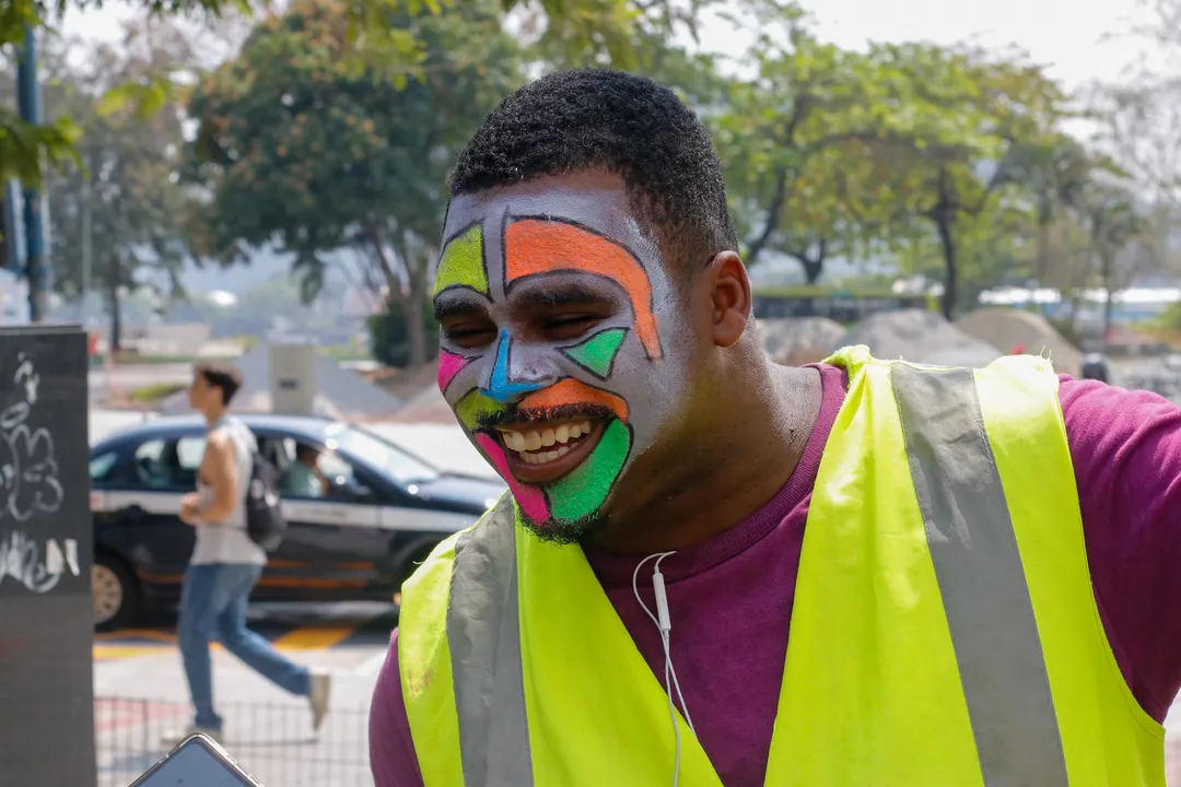 Palhaço Alegria: o artista que encanta no Centro de Niterói