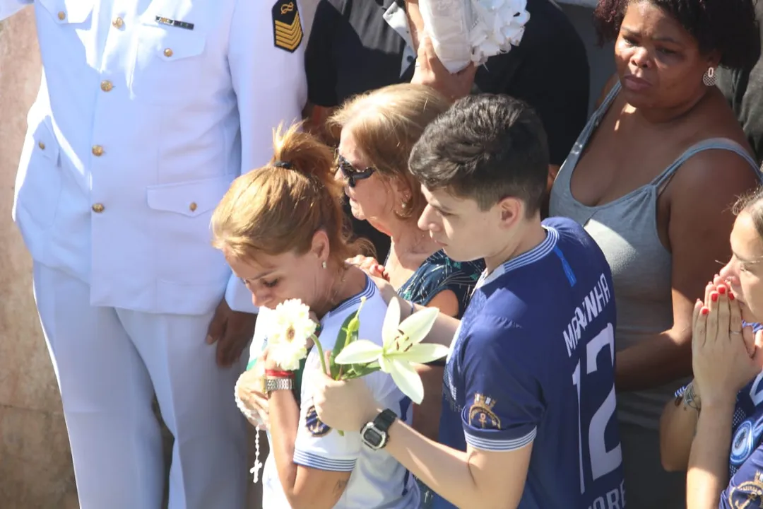 Muita emoção na despedida no Cemitério do Maruí