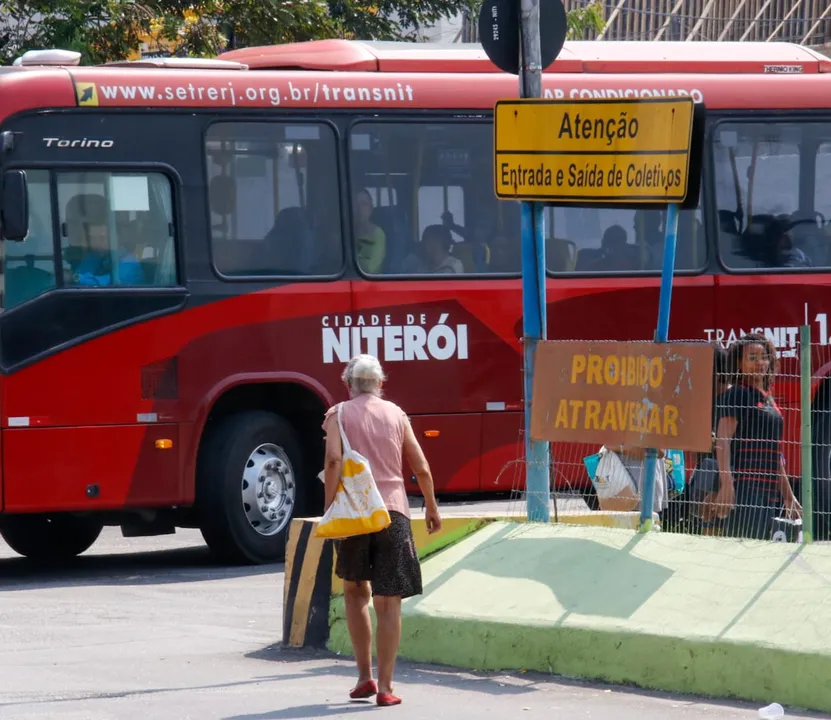 Pedestres continuam a arriscar a própria vida no local