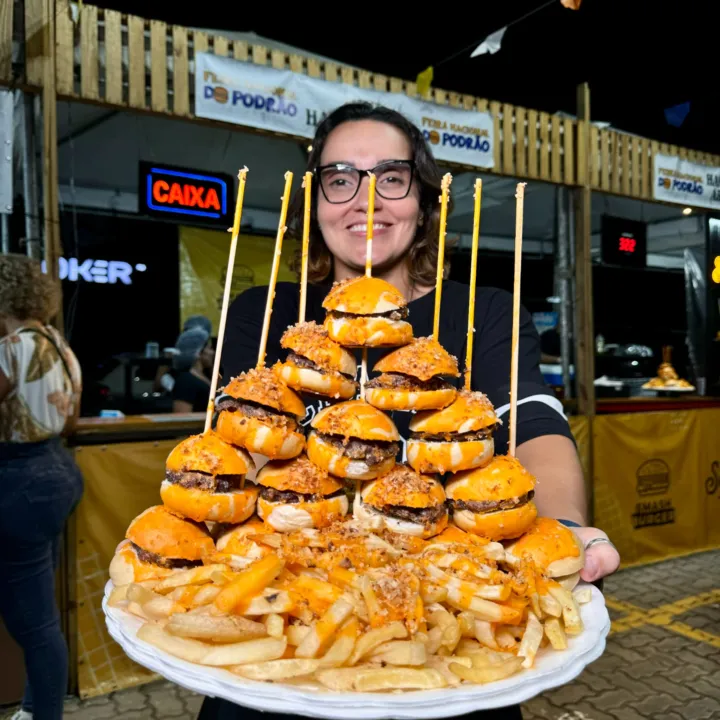 Torre de hambúrguer e hot dog gigante: feirão do podrão volta a SG