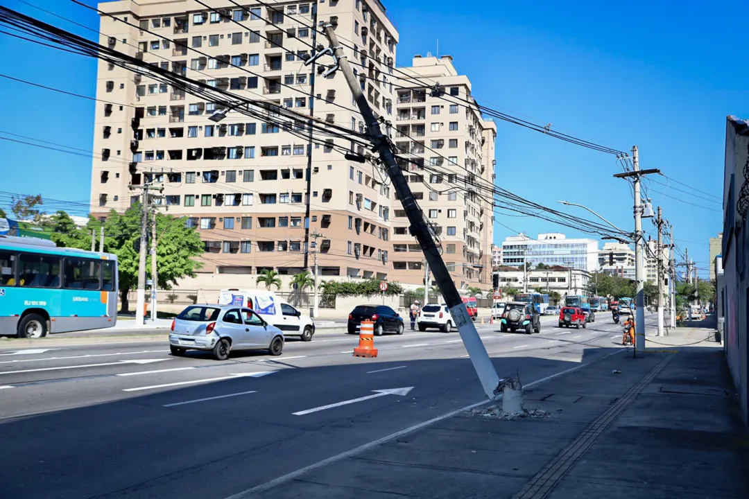 Veja os estragos de acidente no Centro de Niterói