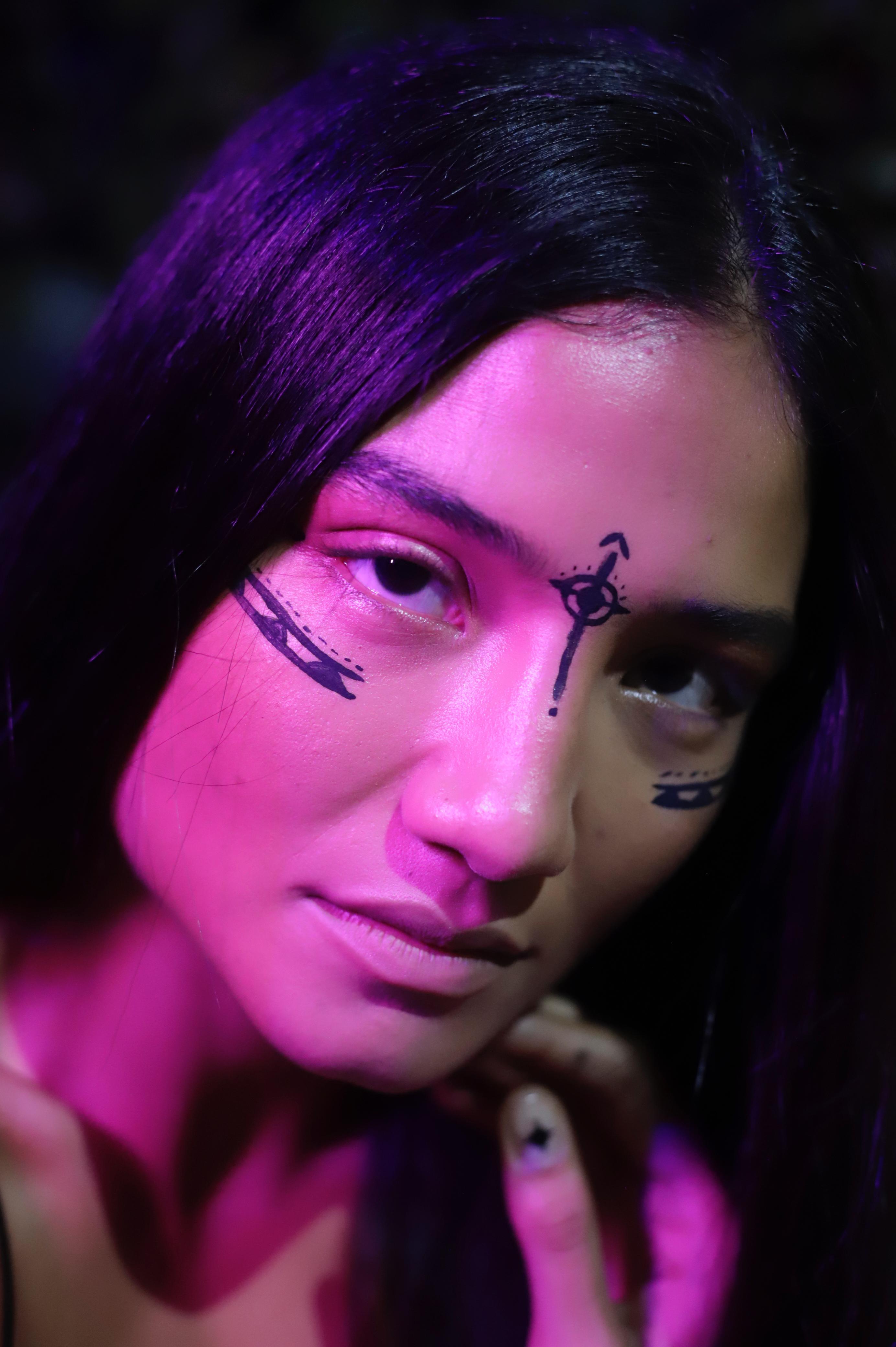 Estrela da Globo faz sucesso com pinturas corporais indígenas