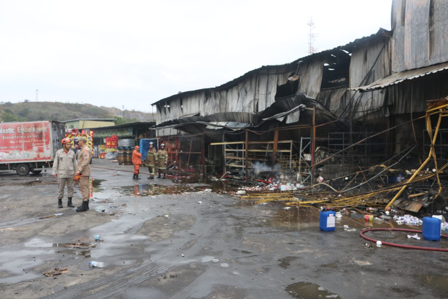 Saiba quais lojas pegaram fogo no Ceasa do Colubandê