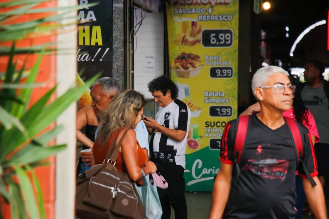 Diversos torcedores exibiram o manto em orgulho ao time