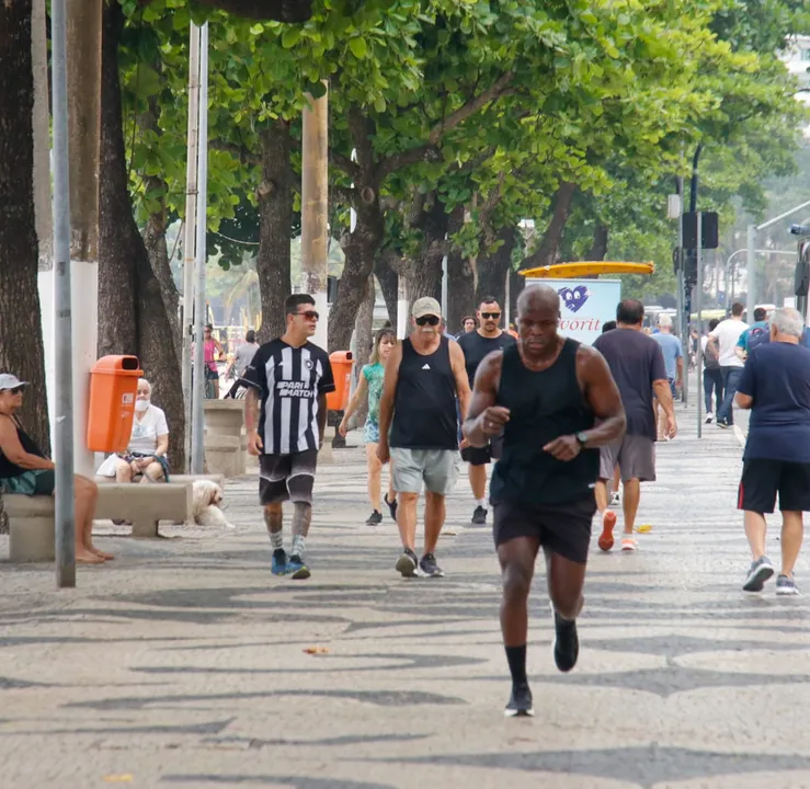 Após 'baile', botafoguenses estampam orgulho em Niterói