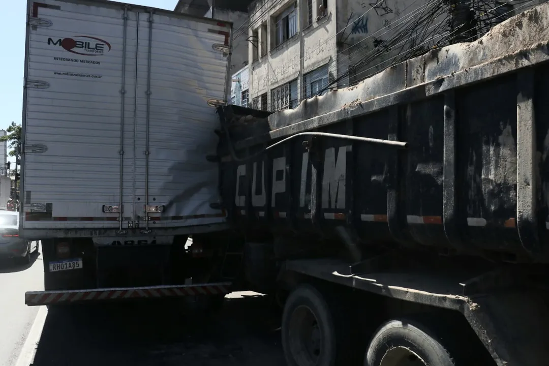 Cenário de destruição na Alameda após acidente na descida da Caixa d'Água