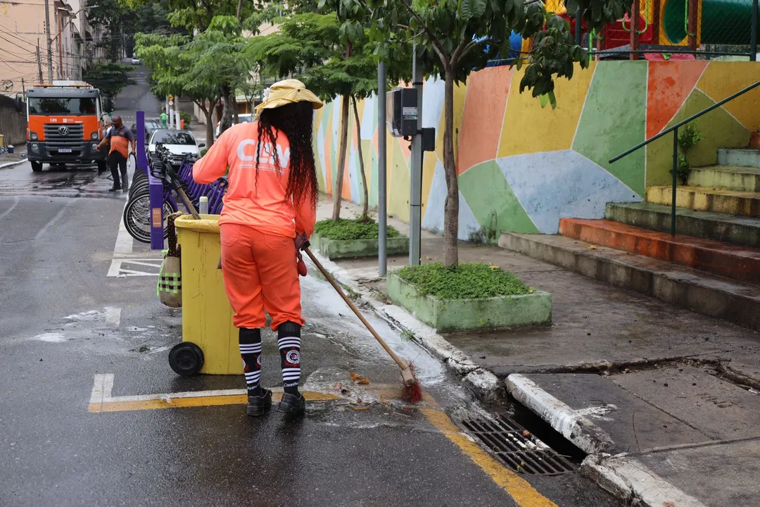 Cidade limpa: mais de 4 toneladas de fios retirados em Niterói