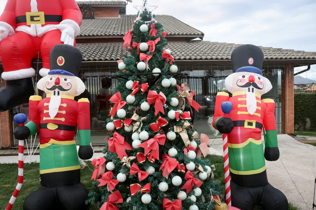 De cinema! Casa em Maricá chama atenção pela decoração de Natal